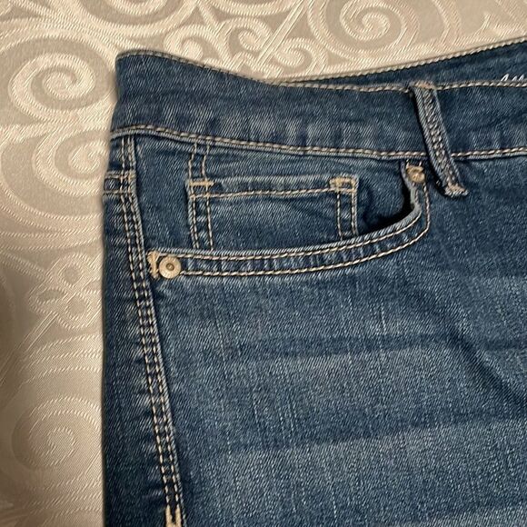 Gloria Vanderbilt All-around Slimming Effect button fly Rail Straight crops 16 - Picture 3 of 15